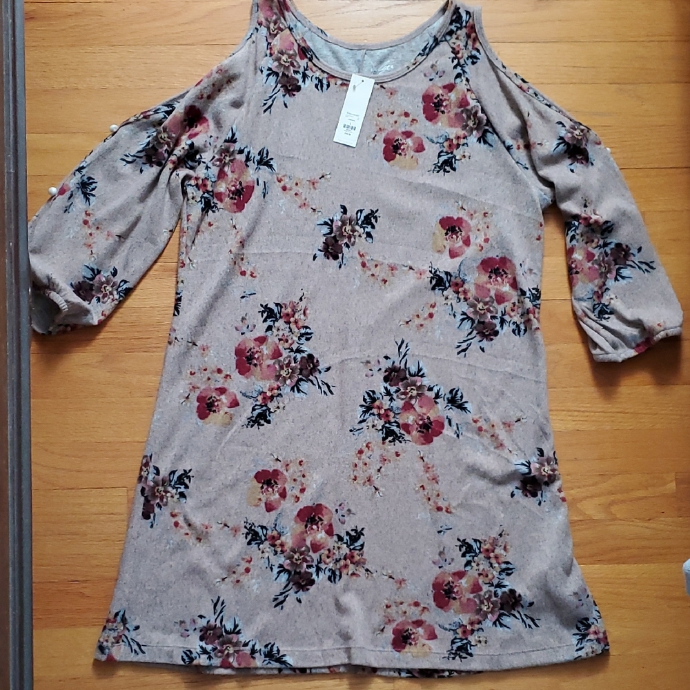 Francesca's Collections Floral Cold Shoulder Tunic - Pink and Black
